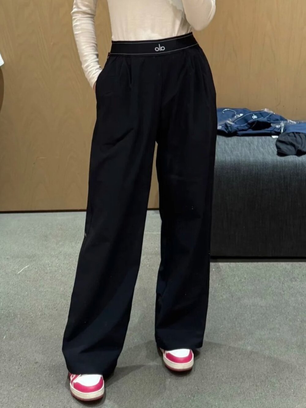 Alo Yoga NWT Black Straight Leg Trouser Regular 30"- Easy Everyday Styling⌚📆 - Picture 7 of 7